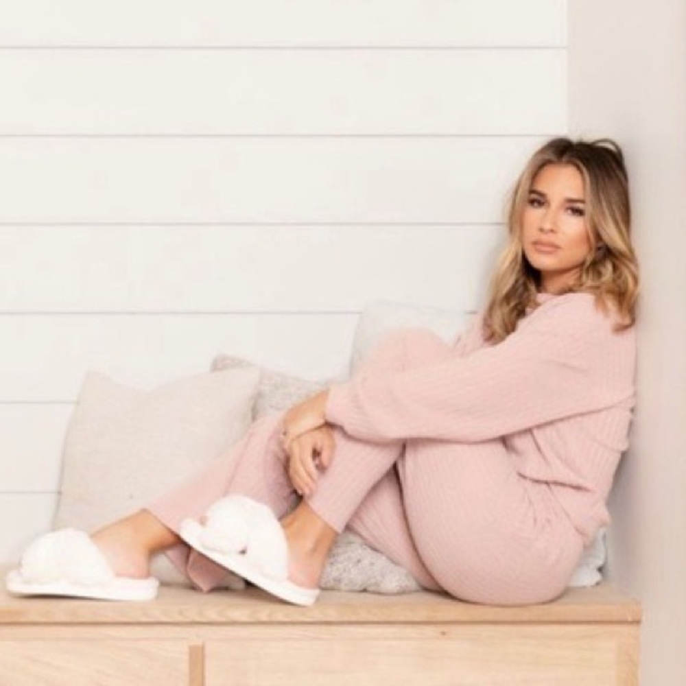 Kittenish Lena blush cozy set, top size S, pants size M. NWOT